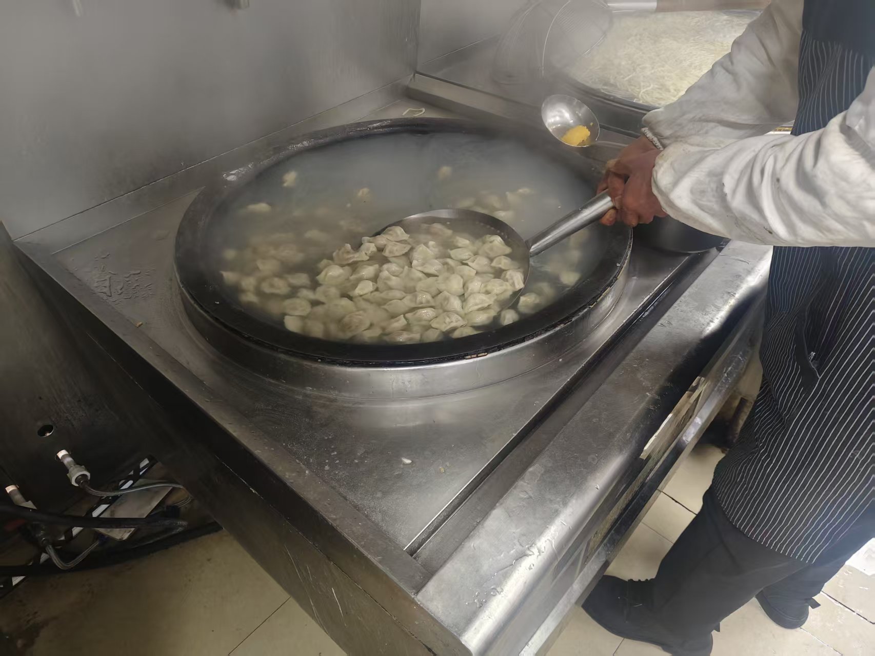 情暖冬至   饺香满园